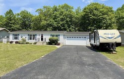 2600 S Hill, Gladstone, MI 49837