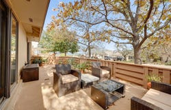 8 Oaks PL, Lago Vista, TX 78645