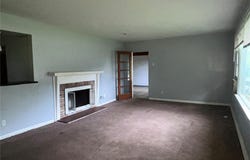 10000 Knollcrest Drive, Riverview, MO 63136