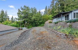 808 E 14TH ST, Coquille, OR 97423