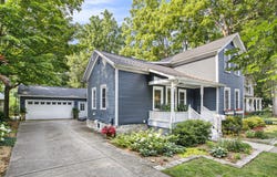 433 W Bridge Street, Plainwell, MI 49080
