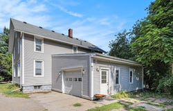1019/1021 Michigan Ave, Howell, MI 48843