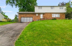 48 Green Crescent Dr, South Strabane, PA 15301