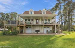 127 Dickinson Road, Chocowinity, NC 27817