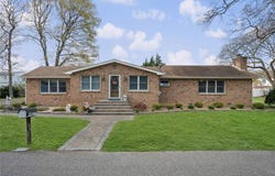 407 Albert Street, Holbrook, NY 11741