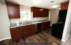 1324 N Broadwell Avenue, Grand Island, NE 68803