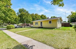 1921 N 10th Avenue N, Moorhead, MN 56560