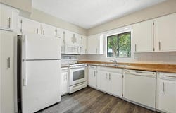 7414 W 102nd Court, Overland Park, KS 66212