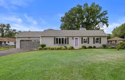 21410 W Valley Dr, New Berlin, WI 53146