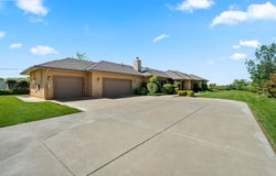 2445 Taylor Ln, Byron, CA 94514