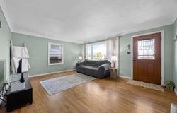927 G Ave NW, CedarRapids, IA 52405