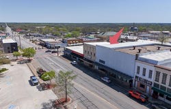112 E Sam Rayburn Drive, Bonham, TX 75418