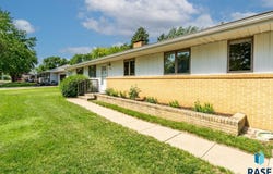 207 S 11th St, Beresford, SD 57004
