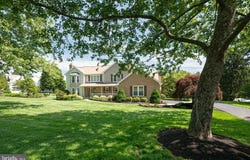 10 N IROQUOIS LN, CHESTER SPRINGS, PA 19425