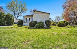 124 WOODS DRIVE, MECHANICSBURG, PA 17050
