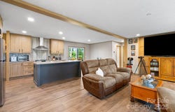 102 Kiwassa Lane, Hendersonville, NC 28792