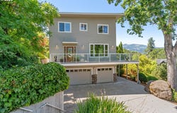 414 E 3RD ST, Hood River, OR 97031