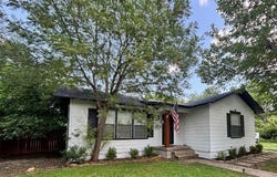 1225 S Brazos Street, Weatherford, TX 76086
