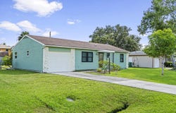 849 SE Celtic Avenue, Port Saint Lucie, FL 34983