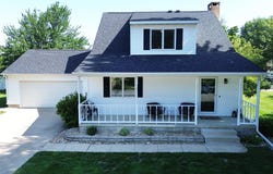 1300 Country Meadows Dr, Waverly, IA 50677