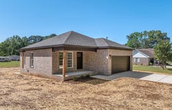 779 River Ln, Tuscumbia, AL 35674
