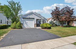 23 Oakham, Manchester, NJ 08759