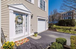 1 Harbor Mist Dr, Fairhaven, MA 02719