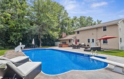 6530 Cortlawn Circle N, Golden Valley, MN 55426
