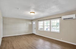 702 E Highland Street, Aurora, MO 65605