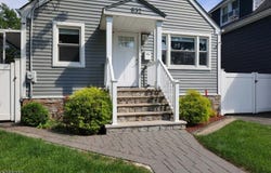 832 Monmouth Ave, Linden City, NJ 07036-2347