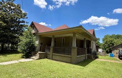 328 Head St, Paris, TN 38242