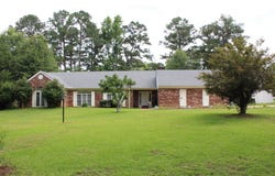 1600 Christine Dr, Mccomb, MS 39648