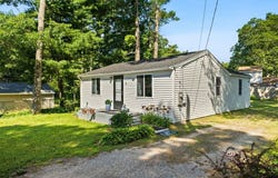 3 Violet St, Lakeville, MA 02347