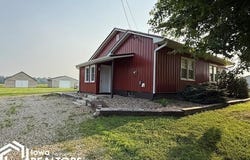 107 Turner Avenue, Wever, IA 52658