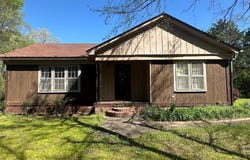 1014 N 3RD ST, Morrilton, AR 72110