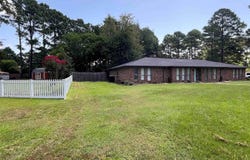 203 Woodland Lake Dr, Atlanta, TX 75551