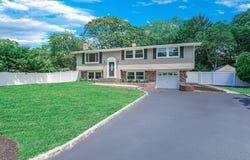 53 Fireside Ln, East Setauket, NY 11733