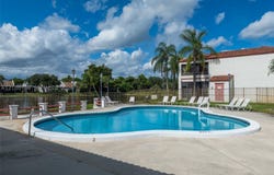 1128 N Hiatus Rd, Pembroke Pines, FL 33026
