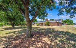 806 Park, Frederick, OK 73542
