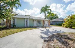 120 Swan Parkway W, Royal Palm Beach, FL 33411