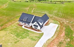284 Community House, Barnesville, GA 30204