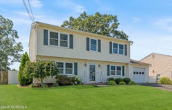 55 Newtons Corner Road, Howell, NJ 07731