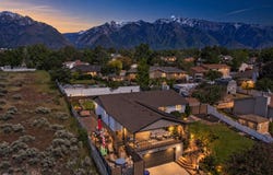 9135 S MORNINGVIEW Dr E, Sandy, UT 84094