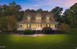1052 N Creek Drive, Belhaven, NC 27810