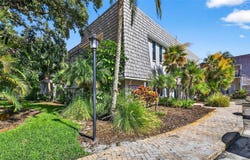 702 LYNDHURST STREET, DUNEDIN, FL 34698