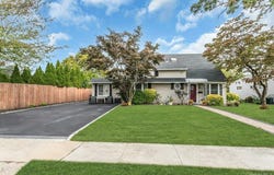 7 Eve Lane, Levittown, NY 11756