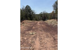 33395 W Lago Circle, Seligman, AZ 86337
