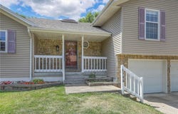 1733 NE Ridgeview Drive, Lee's Summit, MO 64086