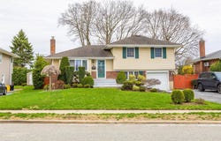 28 Gates Avenue, Plainview, NY 11803