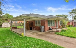 5500 Deering Heights Dr, Louisville, KY 40272
